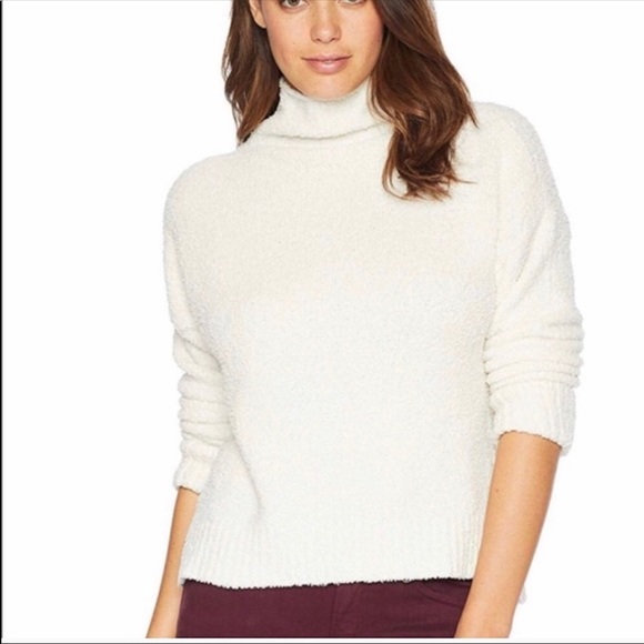 🆕 UGG Cream Sweater - Picture 3 of 4